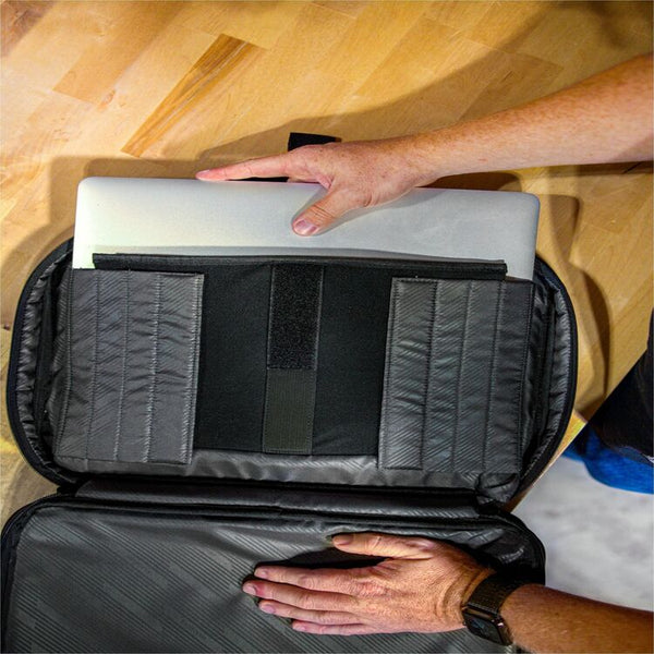 Samsonite Classic Business 2.0 Carrying Case (Briefcase) for 13" to 15.6" Notebook, 12" Height x 16.5" Width x 4.5" Depth, Unisex (SML1412711041) Each