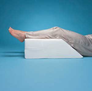 Alex® Leg Positioner Wedge 20 W X 26 L X 8 H Inch Foam Freestanding (581161_EA) 1/EA