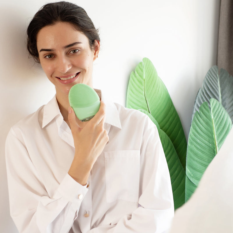 LUNA™ 4 Combination Skin Facial Cleansing Brush and Massage Device LUNA™ 4 Combination Skin (1244535_EA) 1/EA