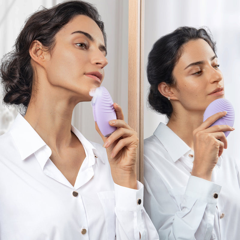 LUNA™ 4 Sensitive Skin Facial Cleansing Brush and Massage Device LUNA™ 4 Sensitive Skin (1244542_EA) 1/EA