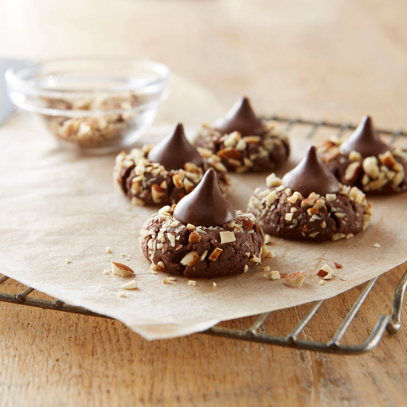 Hershey's KISSES with Almonds, Milk Chocolate, 32 oz Pack, 2 Packs/Carton (GRR60004091) Case of 2