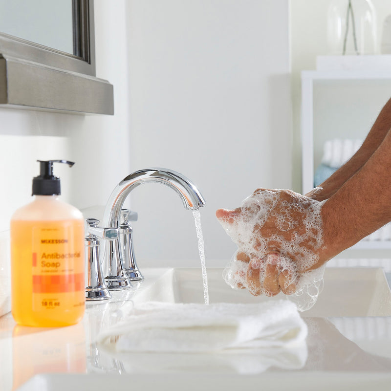 McKesson Antibacterial Soap Liquid 18 oz. Pump Bottle Clean Scent (1067683_EA) 1/EA