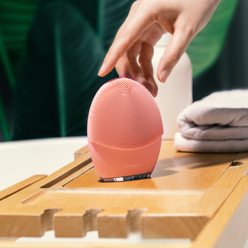 LUNA™ 4 Balanced Skin Facial Cleansing Brush and Massage Device LUNA™ 4 Balanced Skin (1244534_EA) 1/EA