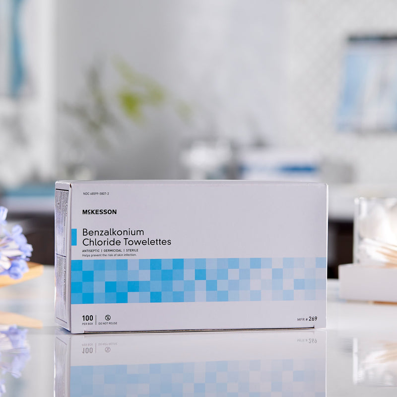 McKesson Antiseptic Skin Towelette Individual Packet Unscented 100 Count (865276_CS) 1000/CS