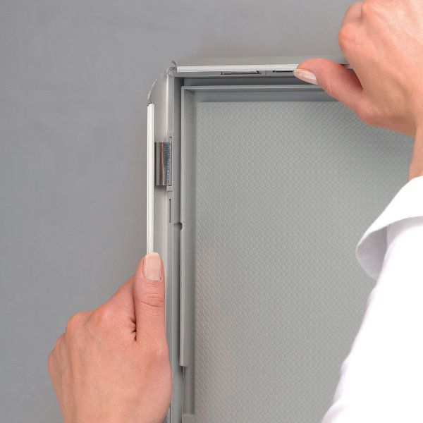 Opti Frame 5'' X 7''  Poster Size 0,55" Silver Color Profile, Mitred Corner, Without Back Support (UCP145N057X2000) Each